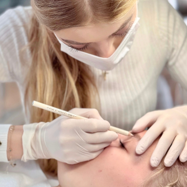 Permanent Make Up an den Augenbrauen